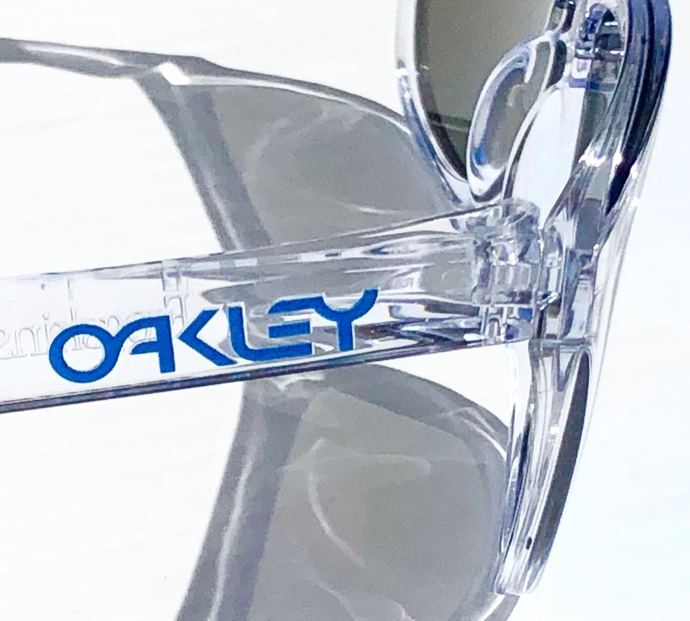 Oakley Frogskins Clear Polished Crystal Frame PRIZM Sapphire Blue Lens Sunglass 9013-D0