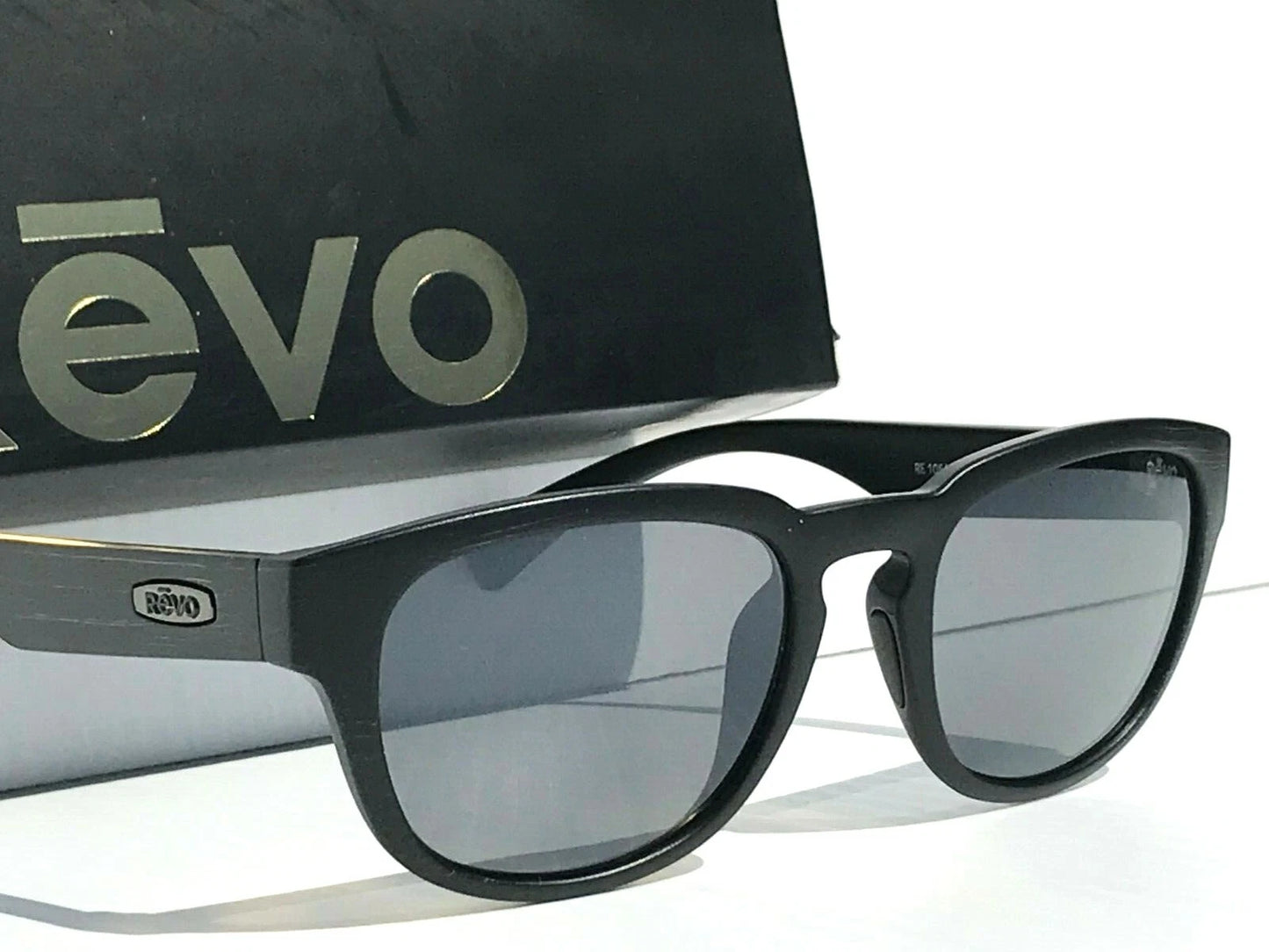 REVO ZINGER Black Scratch POLARIZED Graphite Gray Lens Sunglass RE 1054 01 GY